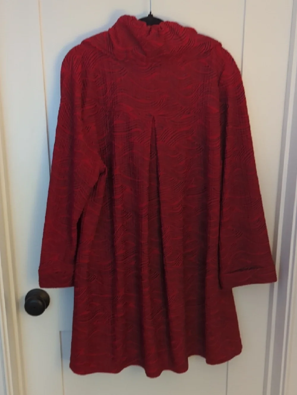 Multiples Red Wave-Pattern Cape Coat with Black Buttons - Picture 3 of 3